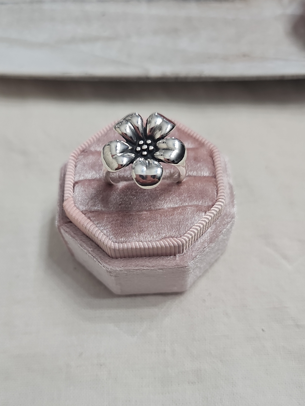 Retired James Avery Sterling Silver April Flower Ring Sz 8